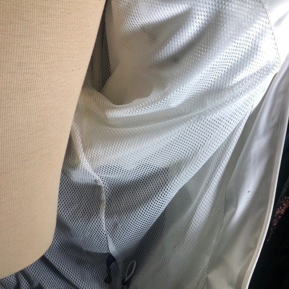 Mens White & Black Summer Jacket. Second Skin. Size Large. - Picture 7 of 10